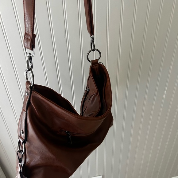 Chic Saddle Brown Faux Leather Slouchy Shoulder Bag Adjustable - Picture 4 of 13